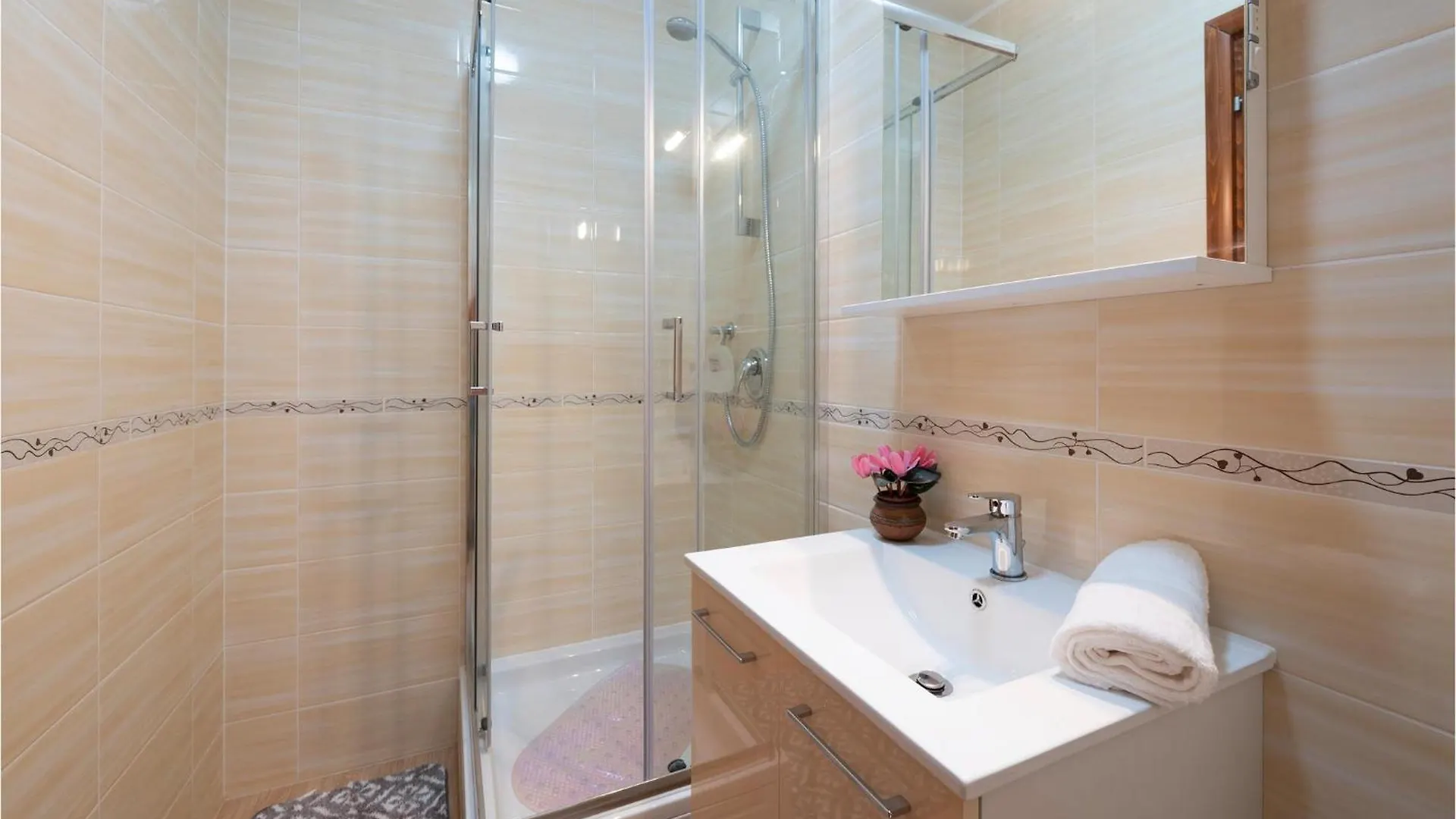 Amazing Apartment In Rovinj With Kitchen