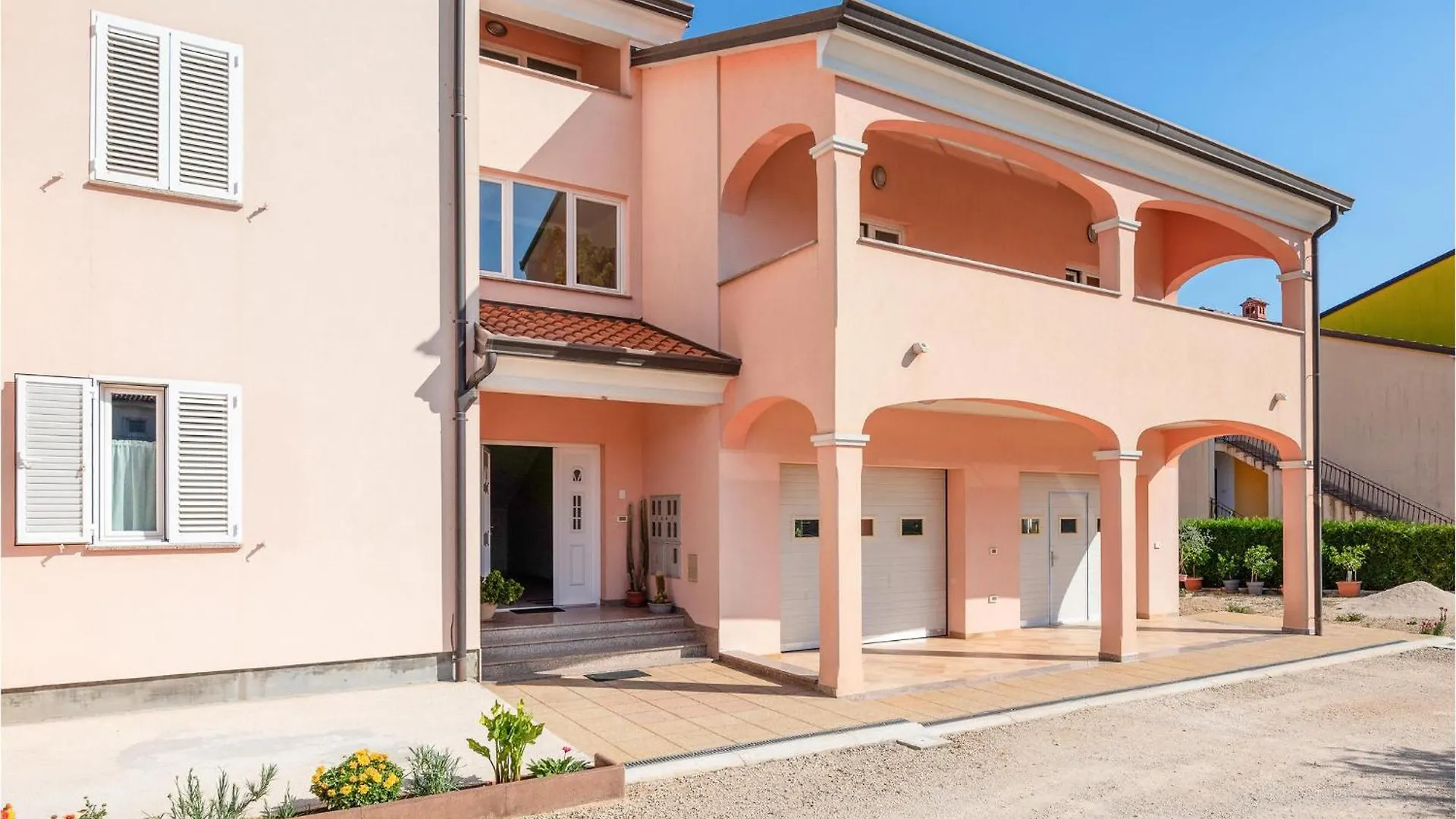 Amazing Apartment In Rovinj With Kitchen 0*,